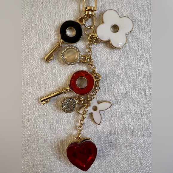 Gold-tone keychain bag charm floral design and key accents - Picture 4 of 9